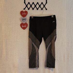 Avia Athletic Ladies Capris Black & Grey Size Large